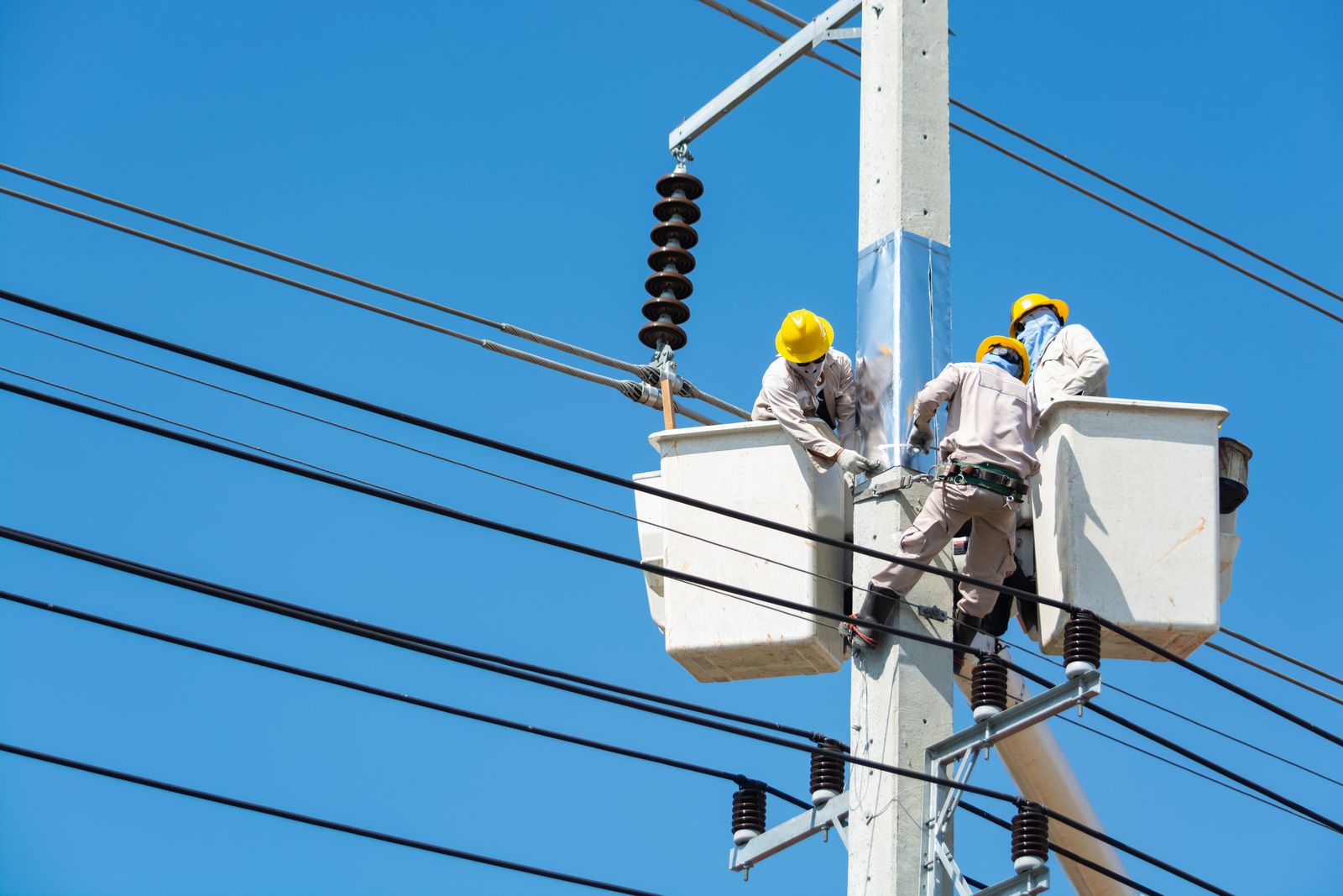 Crew working from aerial lifts